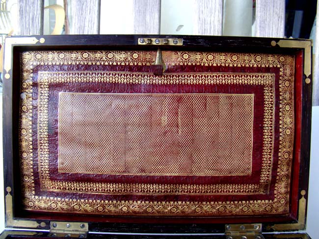 A magnificent early 19th century English brass mounted rosewood travelling dressing box circa 1810-1830. — image 6